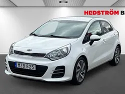 Vit Begagnad 2016 Kia Rio Halvkombi | 109 000 kr (Marknadspris)