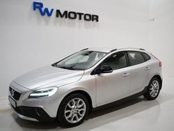 Silver Begagnad 2016 Volvo V40 CC Summum Kombi | 154 800 kr (Marknadspris)
