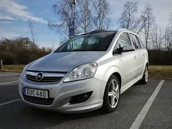 Grå Begagnad 2009 Opel Zafira Minibuss | 21 900 kr
