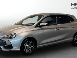 Grå (silver) Ny 2025 MG MG3 Luxury Halvkombi | 291 740 kr (Marknadspris)