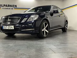 Mörkblå (blå) Begagnad 2010 Mercedes E300 Classic Sedan | 139 900 kr