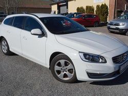 Vit Begagnad 2018 Volvo V60 Momentum Kombi | 139 900 kr (Lite dyr)