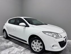 Vit Begagnad 2009 Renault Mégane III Halvkombi | 39 900 kr (Marknadspris)