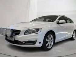 Vit Begagnad 2018 Volvo V60 Momentum Kombi | 189 800 kr