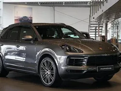 Grå Begagnad 2019 Porsche Cayenne SUV | 695 000 kr (Bra pris)