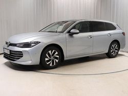 Silver (oyster silver metallic) Begagnad 2025 VW Passat Business Kombi | 369 900 kr (Dyr)