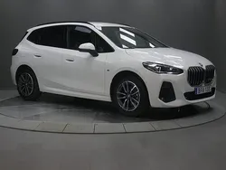 Vit Begagnad 2024 BMW 225 Active Tourer Comfort Edition Minibuss | 439 000 kr (Dyr)