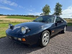 Mörkblå Begagnad 1985 Porsche 928 Sportkupé | 249 000 kr