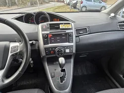 Vit Begagnad 2013 Toyota Verso Minibuss | 109 999 kr