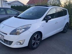 Vit Begagnad 2012 Renault Grand Scénic III Bose Edition Minibuss | 42 000 kr (Bra pris)