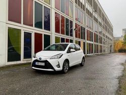 Vit Begagnad 2018 Toyota Yaris Hybrid Active Halvkombi | 139 900 kr (Bra pris)