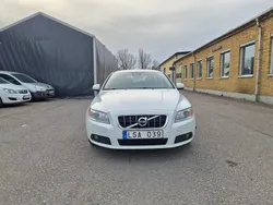 Vit Begagnad 2011 Volvo V70 Momentum Kombi | 69 900 kr (Marknadspris)