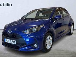 Blå Begagnad 2022 Toyota Yaris Hybrid Halvkombi | 214 000 kr (Marknadspris)
