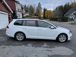 Vit Begagnad 2016 VW Golf VII Kombi | 85 000 kr (Bra pris)