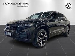 Svart (grenadilla black metallic) Ny 2025 VW Touareg R-line SUV | 979 900 kr (Lite dyr)