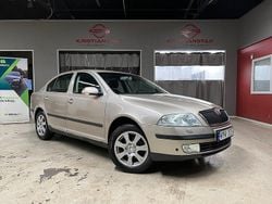 Ljusbrun Begagnad 2005 Skoda Octavia Halvkombi | 23 900 kr (Marknadspris)