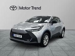 Silver Begagnad 2025 Toyota C-HR Active SUV | 399 000 kr (Bra pris)