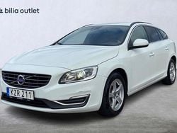 Vit Begagnad 2015 Volvo V60 Momentum Kombi | 169 900 kr (Marknadspris)