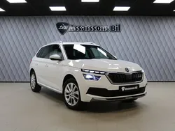 Vit Begagnad 2022 Skoda Kamiq Style SUV | 239 900 kr (Marknadspris)