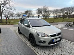 Grå Begagnad 2010 Ford Focus Titanium Halvkombi | 30 000 kr (Lite dyr)