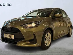 Grön Begagnad 2020 Toyota Yaris Hybrid Active Halvkombi | 199 900 kr (Marknadspris)