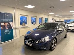 Blå Begagnad 2013 Volvo V60 R-Design Kombi | 124 900 kr (Marknadspris)