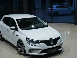 Vit Begagnad 2016 Renault Mégane GT Line Bose Edition Halvkombi | 178 000 kr