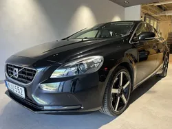 Svart Begagnad 2013 Volvo V40 Momentum Kombi | 139 000 kr (Marknadspris)