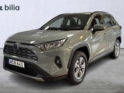 Grön Ny 2025 Toyota RAV4 Hybrid Active SUV | 434 900 kr (Marknadspris)