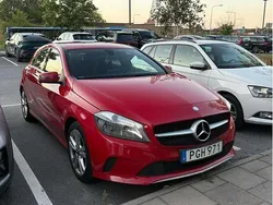 Röd Begagnad 2017 Mercedes A180 Halvkombi | 149 000 kr (Marknadspris)