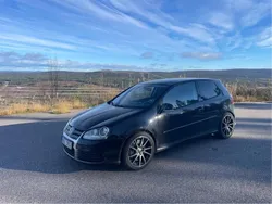 Svart Begagnad 2008 VW Golf VI R Halvkombi | 85 000 kr