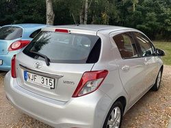 Silver Begagnad 2013 Toyota Yaris Active Halvkombi | 84 900 kr (Marknadspris)