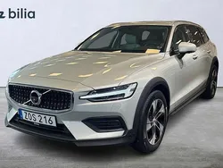 Vit Begagnad 2022 Volvo V60 CC Kombi | 385 000 kr (Marknadspris)