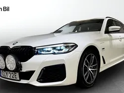 Vit Begagnad 2023 BMW 530e M Sport Kombi | 429 900 kr (Marknadspris)