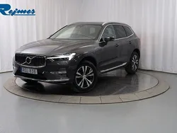 Grå (platinum grey metallic) Begagnad 2022 Volvo XC60 Core SUV | 419 900 kr (Marknadspris)