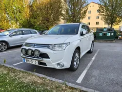 Vit Begagnad 2014 Mitsubishi Outlander P-HEV SUV | 129 900 kr (Superpris)