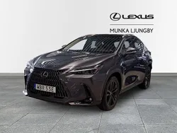 Grå Begagnad 2024 Lexus NX450h+ Executive Line SUV | 629 900 kr (Marknadspris)