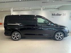 Svart (deep black pärleffekt) Ny 2025 VW Caddy Maxi Minibuss | 536 375 kr