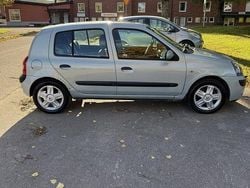 Grå Begagnad 2004 Renault Clio II Halvkombi | 16 500 kr (Bra pris)
