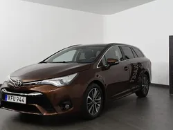 Brun Begagnad 2015 Toyota Avensis Kombi | 149 800 kr (Marknadspris)