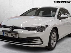 Vit Begagnad 2023 VW Golf VIII Halvkombi | 269 000 kr (Marknadspris)