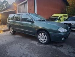 Grön Begagnad 2003 Renault Mégane GrandTour Authentique Kombi | 14 900 kr