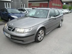 Ljusgrå Begagnad 2003 Saab 9-5 Vector Kombi | 29 500 kr (Marknadspris)