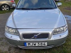 Grå Begagnad 2007 Volvo V70 Momentum Kombi | 32 000 kr (Marknadspris)