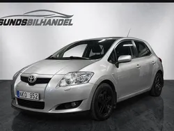 Silver Begagnad 2007 Toyota Auris Halvkombi | 44 900 kr (Marknadspris)