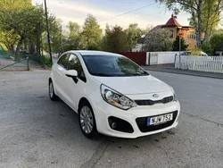 Vit Begagnad 2014 Kia Rio Halvkombi | 80 000 kr (Bra pris)