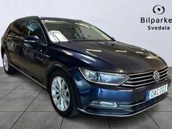 Mörkblå Begagnad 2015 VW Passat GT Kombi | 169 990 kr (Marknadspris)