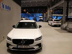 Vit Begagnad 2022 Volvo V90 R-Design Kombi | 374 000 kr (Marknadspris)