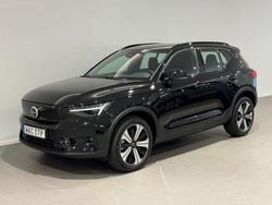 Svart Begagnad 2022 Volvo XC40 Plus SUV | 334 500 kr