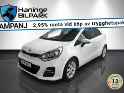 Vit Begagnad 2016 Kia Rio Halvkombi | 109 900 kr (Marknadspris)